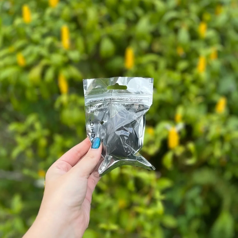 NWT Sassy + Chic Charcoal Beauty Blender